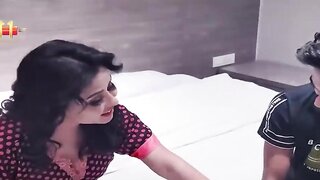 Indian bhabhi gets a hardcore cumshot in this hot video